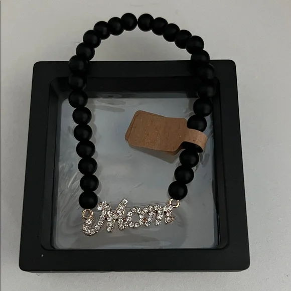 Matte black bead glitz ‘Mom’ bracelet - Picture 3 of 3